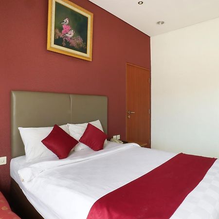 Hotel Blue Pacific Giacarta Esterno foto