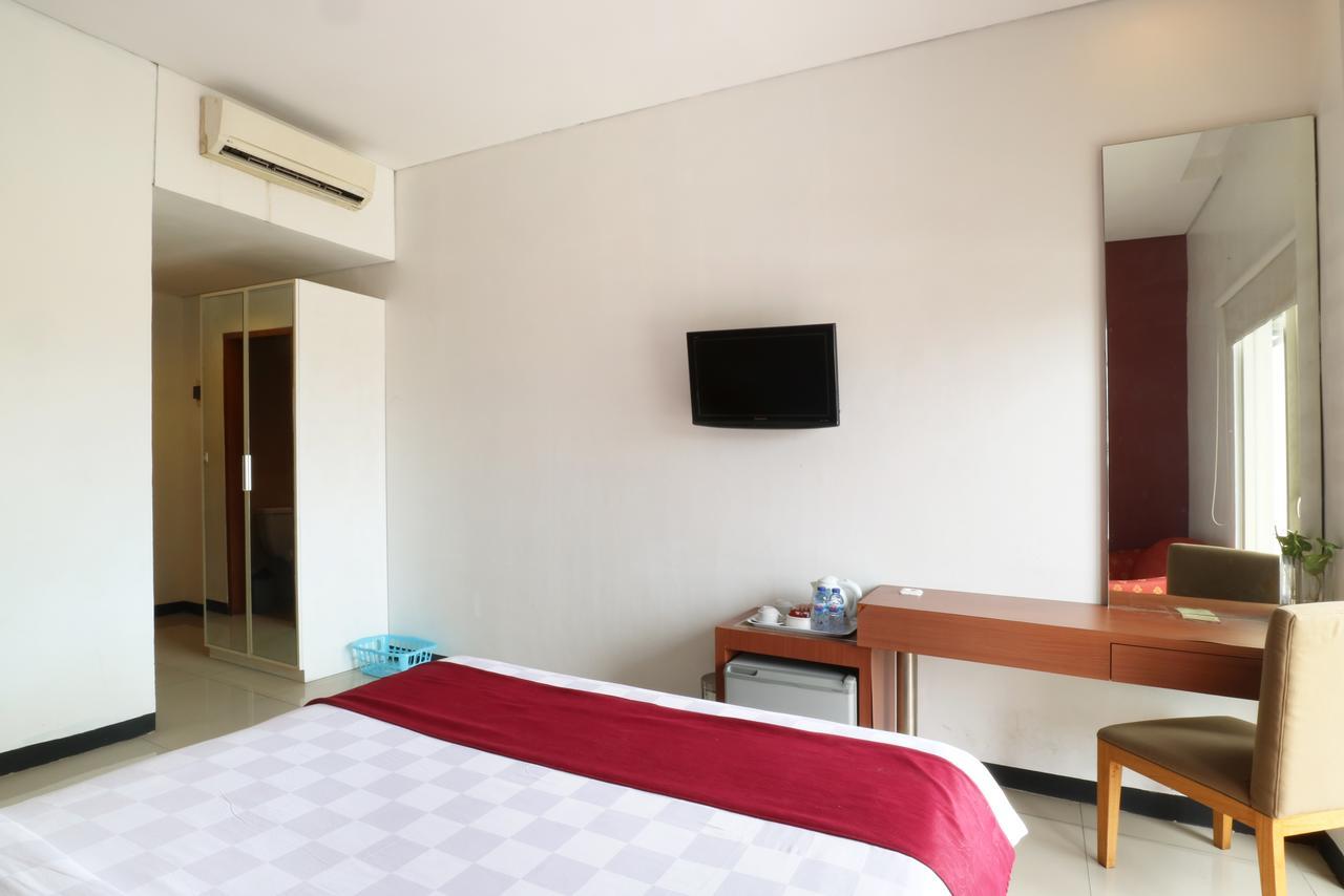 Hotel Blue Pacific Giacarta Esterno foto